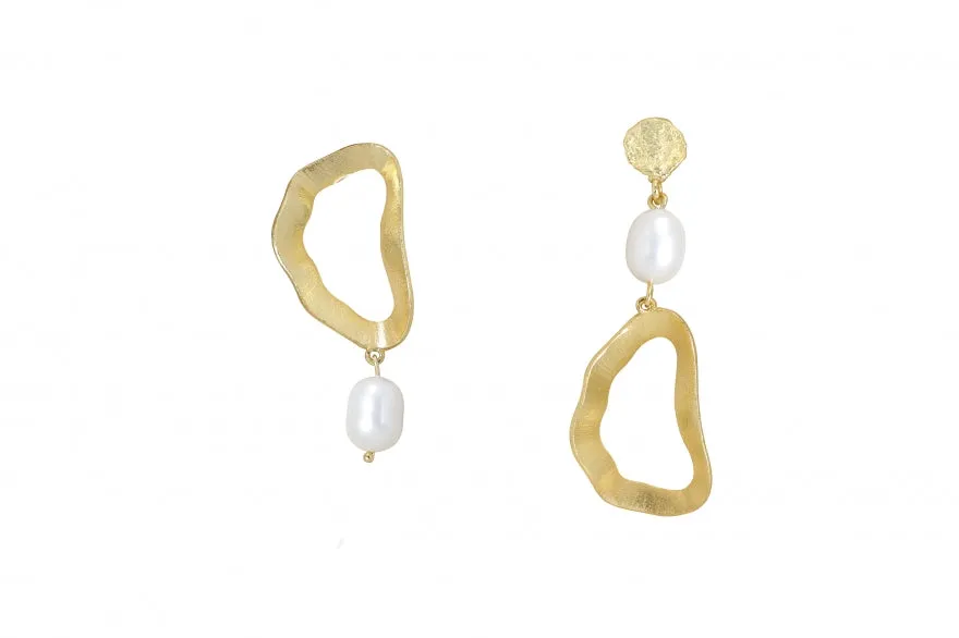 Lacole Mismatch Pearl Earrings